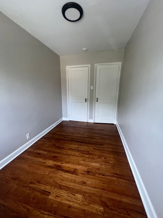Building Photo - Charming Renovated Mount Penn 3 BR For Immediate Move In