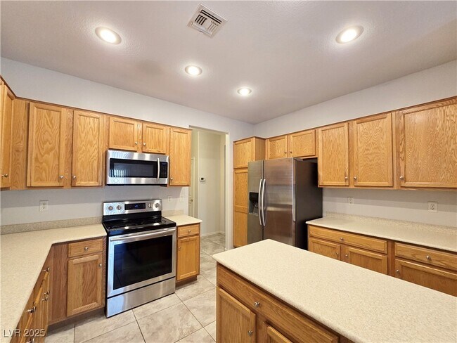 Building Photo - 533 Carmel Mesa Dr