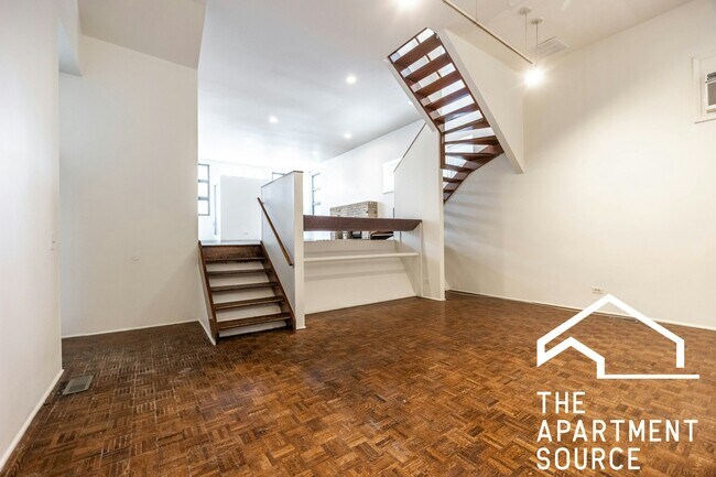 Building Photo - 2059 N Clifton Ave