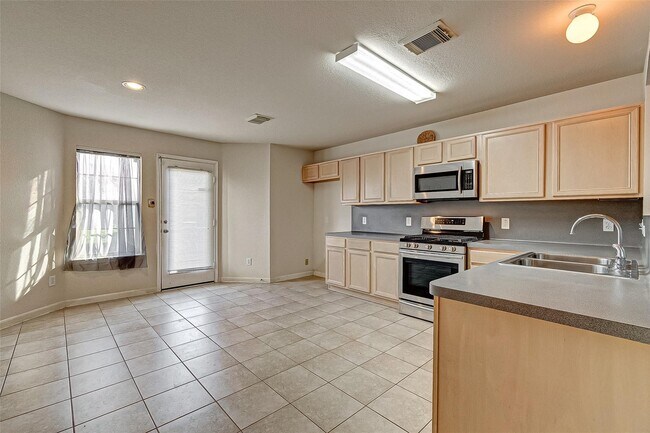 Building Photo - 2642 Skyview Trace Ct