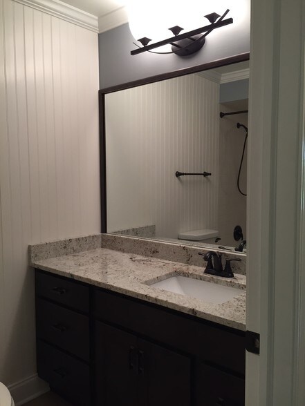bathroom - 1233 Ballantrae Pl
