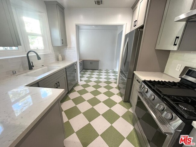 Building Photo - 958 N Vista St