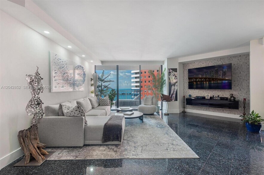Building Photo - 1581 Brickell Ave