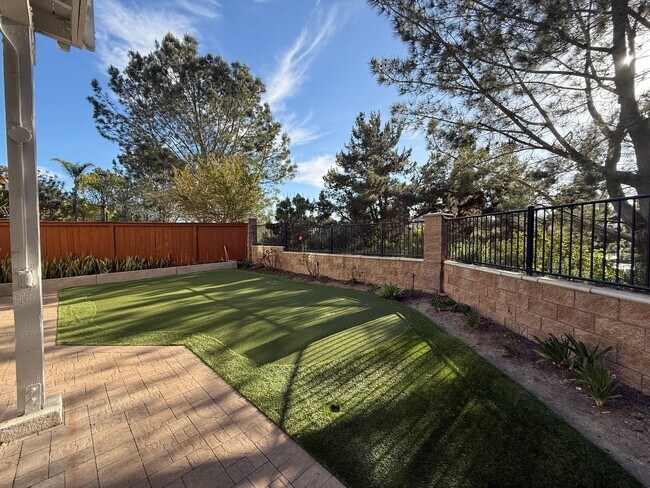 Building Photo - Solar Powered Gorgeous Carmel Valley Home!