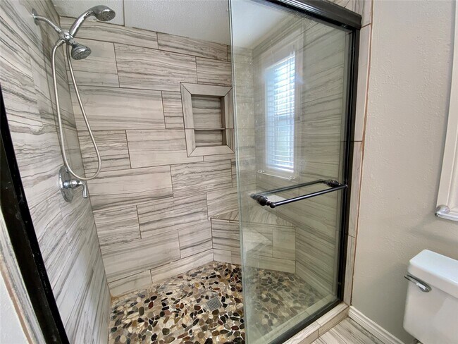 Building Photo - 16544 Live Oak Square Dr