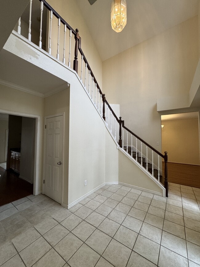 Building Photo - 7033 Bevington Dr