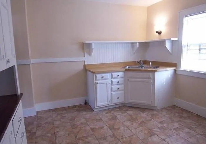 Building Photo - 186 Spruce Ave