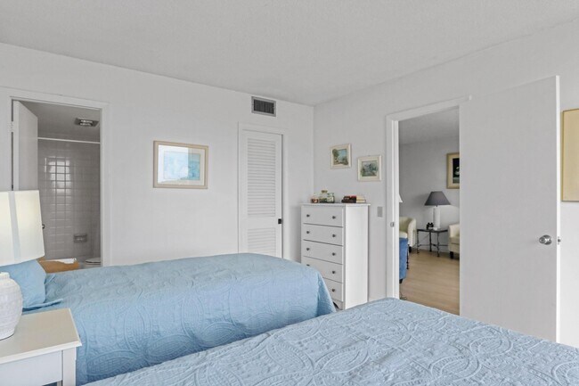 Building Photo - 225 S Beach Rd