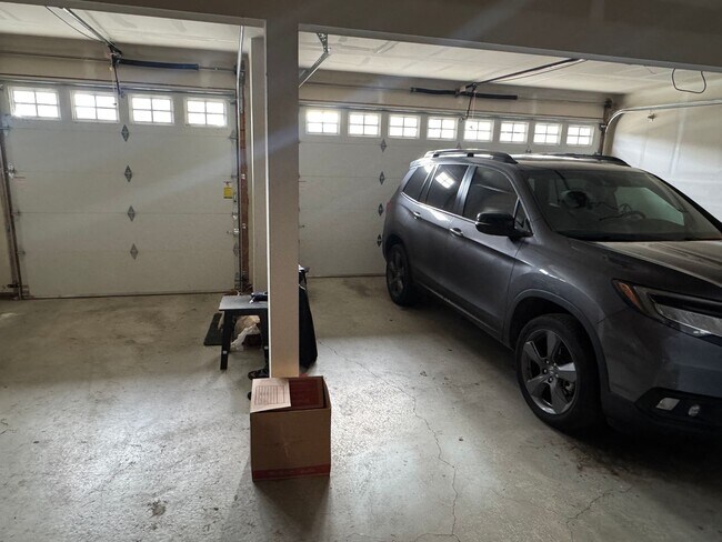 Building Photo - Spacious Vista View Home for Lease