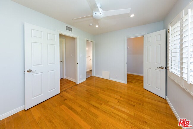 Building Photo - 9808 Hillgreen Pl
