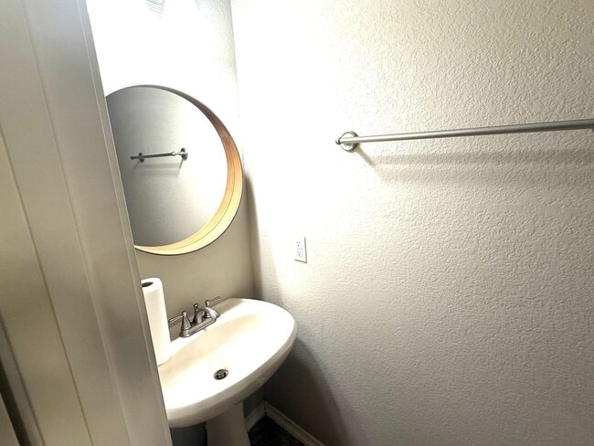 Building Photo - 9310 Albany Dr