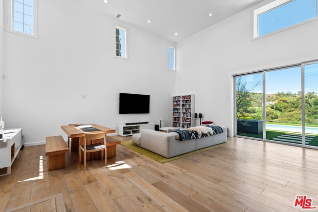 Building Photo - 23477 Palm Dr