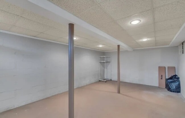 Building Photo - 1308 Sunnyfield Dr