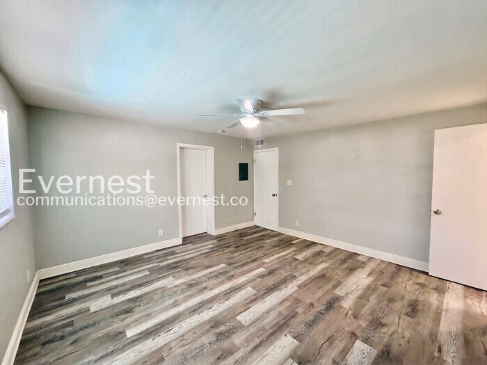 Building Photo - 10115 N Ashley St