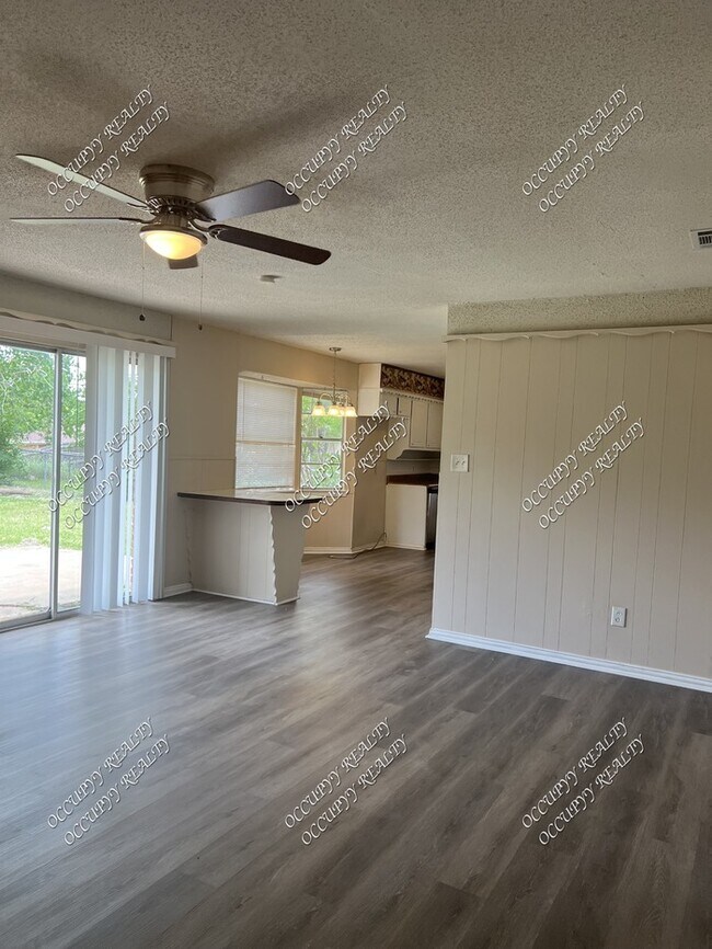 Building Photo - 361 Heirloom Dr