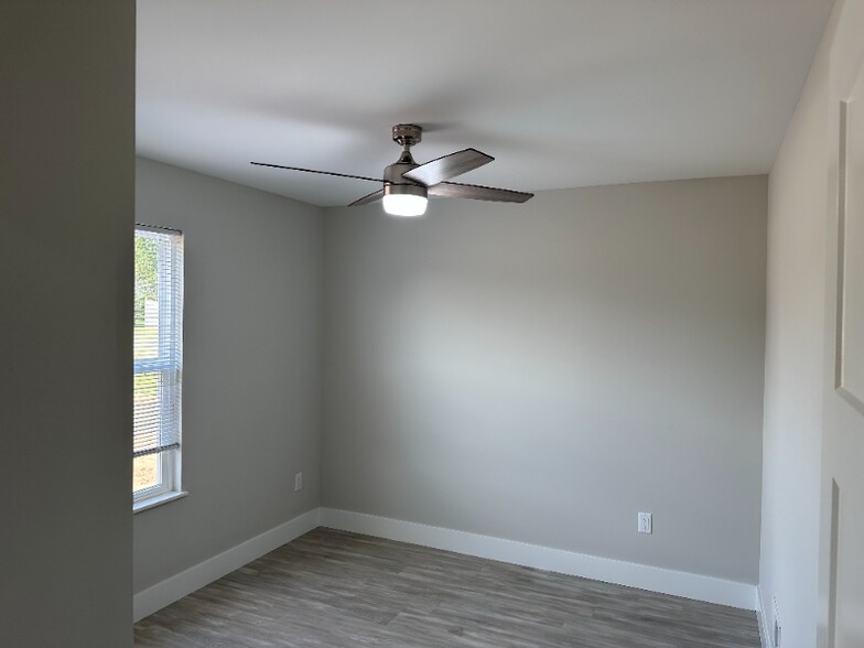 Building Photo - 1956 W Cadmus Rd