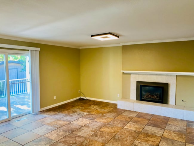 Building Photo - 1757 Burbank Ct