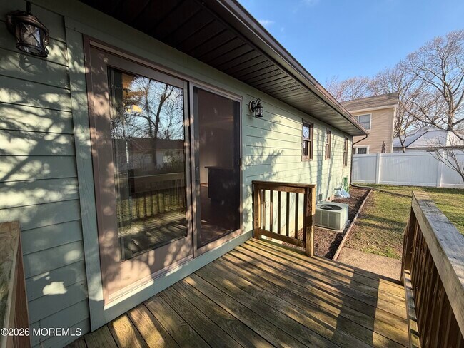 Building Photo - 1310 George St