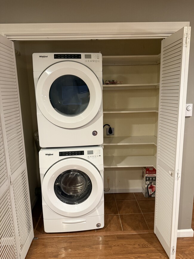 Building Photo - 111 E Driftwood Circle East