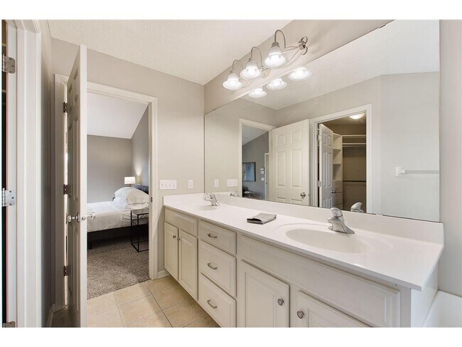 Building Photo - 1579 Stoneridge Cir