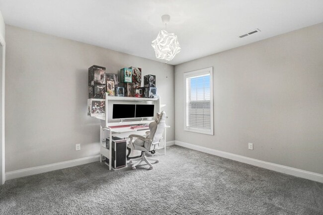 Building Photo - STUNNING & SPACIOUS 4 BR | 2.5 BA 2-Story *Pikeville School District*