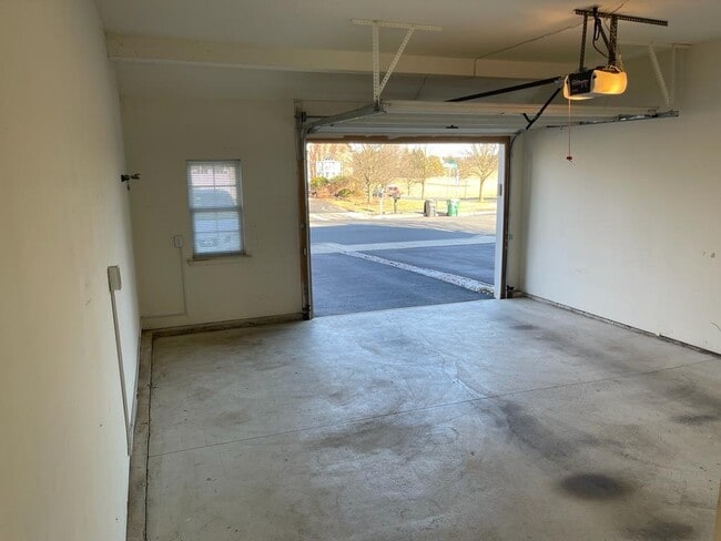 Building Photo - 1588 Kennington Ln