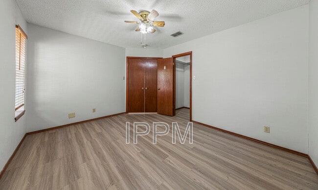 Building Photo - 138 Willow Cir