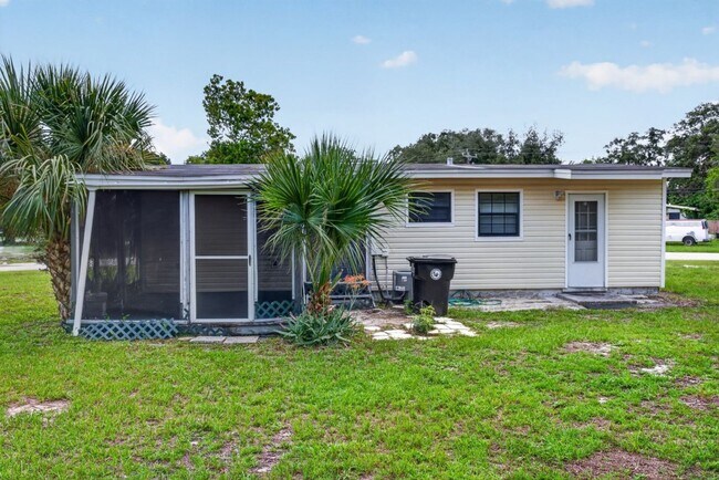 Building Photo - 255 Woodside Dr