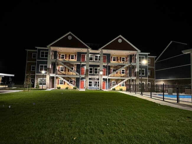 Building Photo - Verandas at Crestview