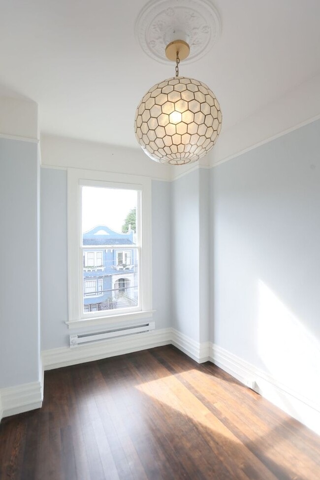 Building Photo - 144 10th Ave