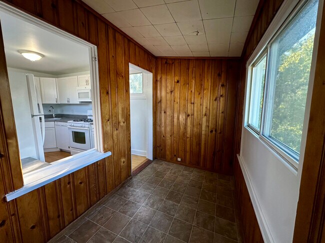 Building Photo - 5058 W Carmen Ave
