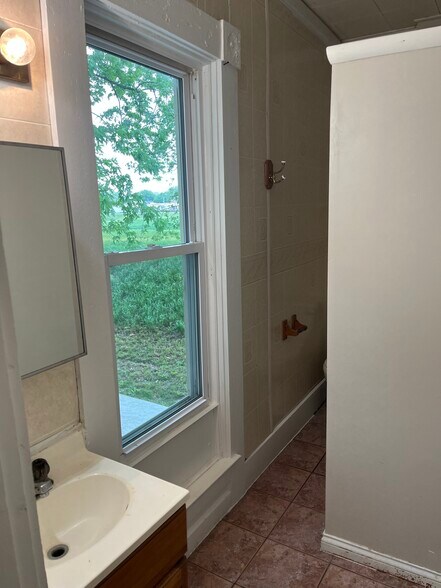 Building Photo - 120 1st St