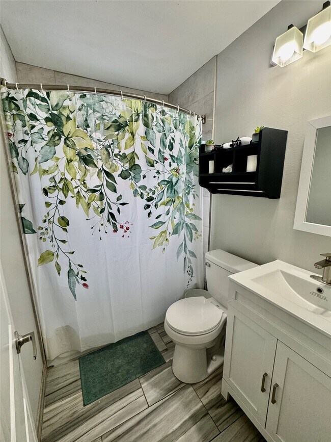 Building Photo - 6705 Fairway Dr