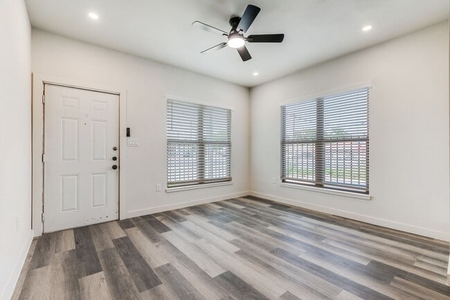 Building Photo - RENOVATED 4-BEDROOM IN SOUTH SAN ANTONIO