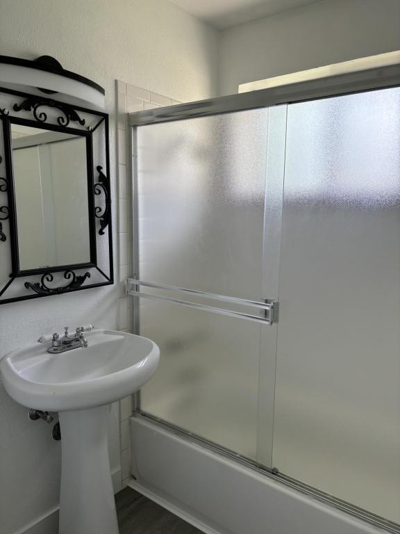 Building Photo - 347 N Washington Ave