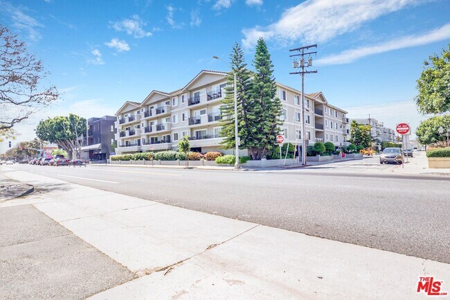 Building Photo - 2308 Schader Dr