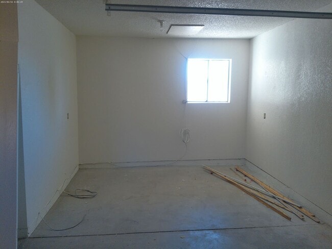 Building Photo - Spacious 3 Bedroom, 3 Bathroom Home with Bonus Room & 2-Car Garage – $1,900/month
