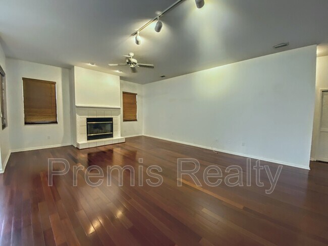 Building Photo - 642 Weathersfield Dr