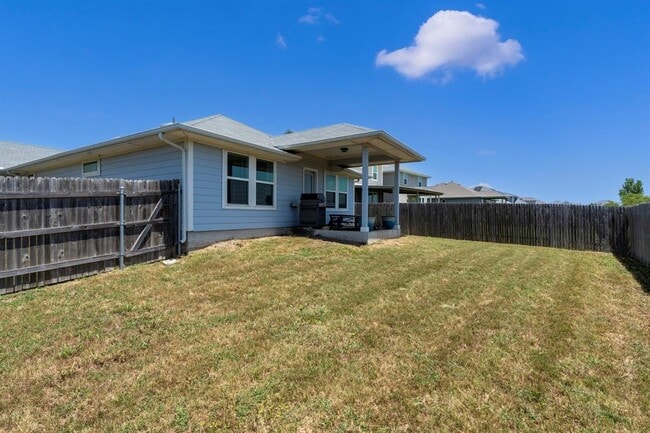 Building Photo - 205 Four Star Dr