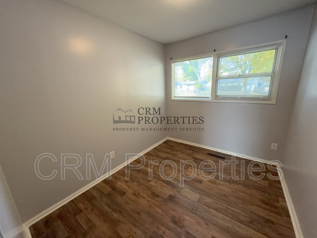 Building Photo - 1109 E Cornell Rd