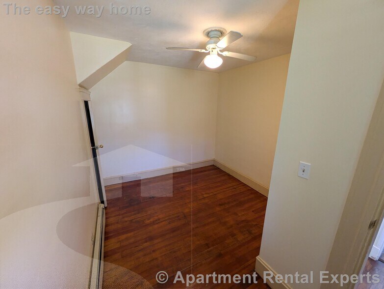 Building Photo - 595 Fellsway W