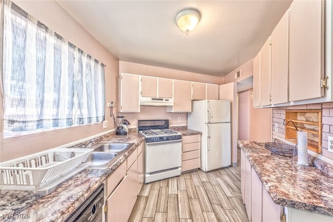 Building Photo - 5243 Orinda Ave