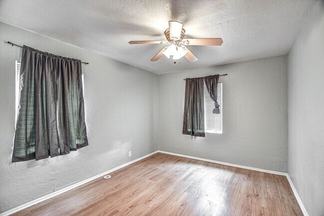 Building Photo - Vintage Ranch Home