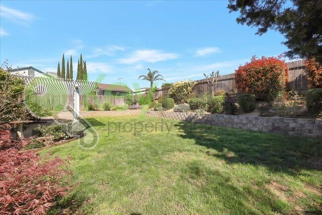 Building Photo - 6359 Edgewood Way