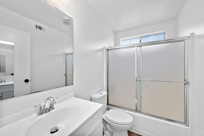 Building Photo - 211 Avenida Miramar