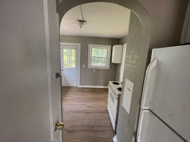 Building Photo - SECTION 8 & EDEN Accepted!! Newly Renovate...