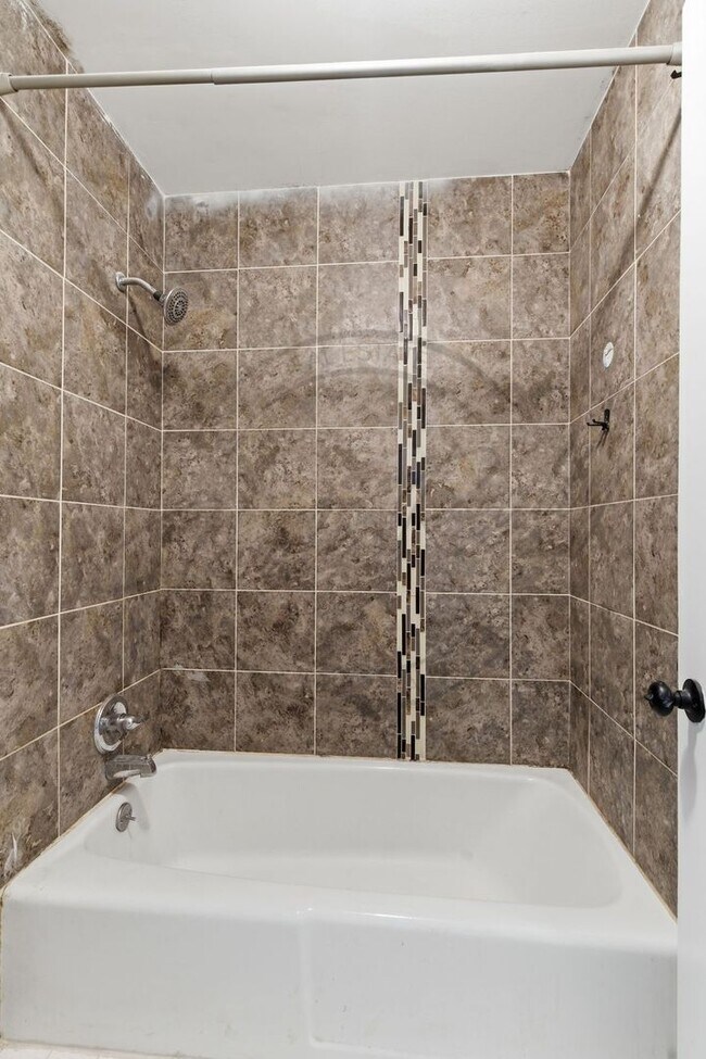 Building Photo - SPRING SPECIAL!! FIRST MONTH FREE on this ONE Bedroom Condo, First Floor, across from Madison Park!