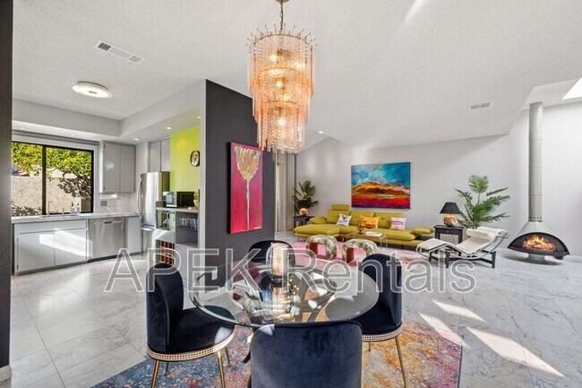 Building Photo - 1317 E Amado Rd