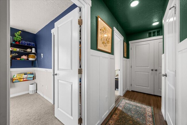 Building Photo - Perfect Location 3 Bed 2 Bath Home with SO...