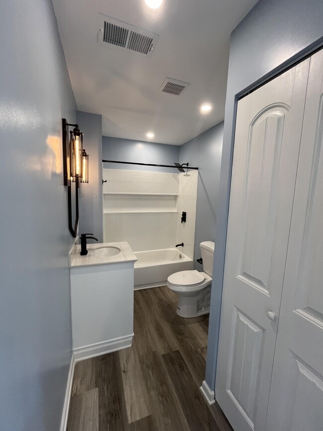 Building Photo - 8010 Sunset Heights Dr